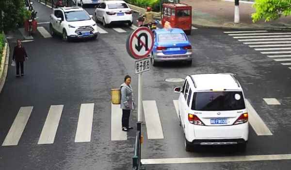 小車違章怎么交罰款