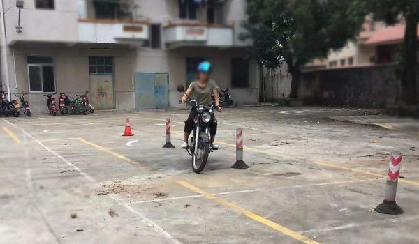 有小車駕駛證怎么考摩托車駕駛證