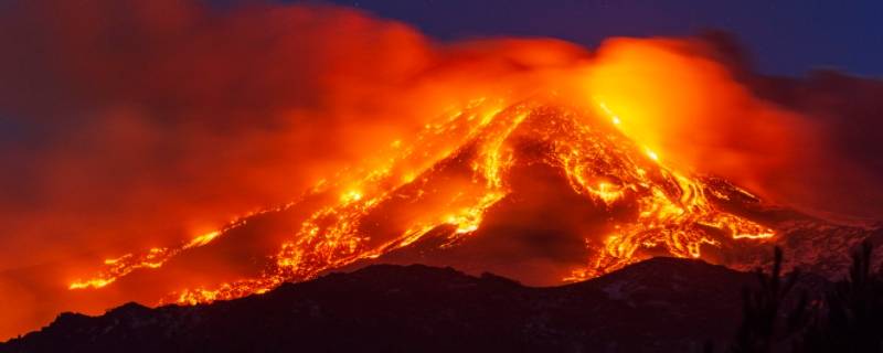 火山里面有什么东西（火山里面有什么东西长什么样子）