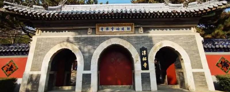 戒臺寺與潭柘寺區(qū)別（潭柘寺和戒臺寺的差別）