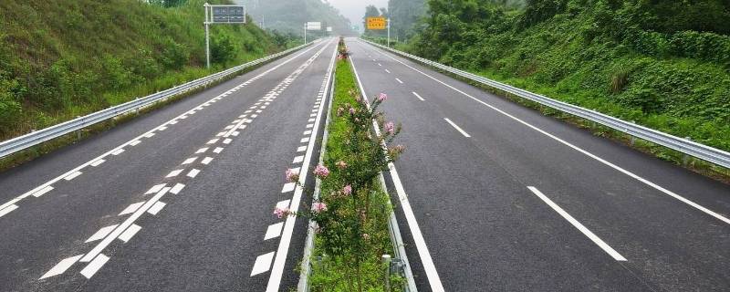 高速晚上有路燈嗎 高速路晚上有路燈嗎