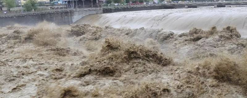 为什么下暴雨水库要泄洪（水库雨季泄洪）