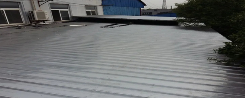 不锈钢板屋顶一般是怎样隔热（不锈钢板屋顶一般是怎样隔热处理的）