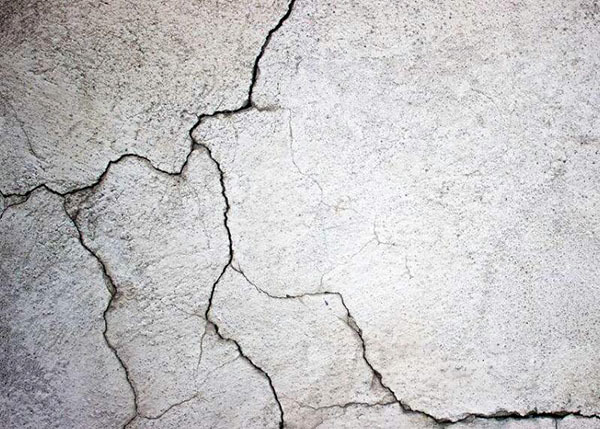 混凝土裂缝产生的原因 混凝土裂缝产生的原因可归结为两大类