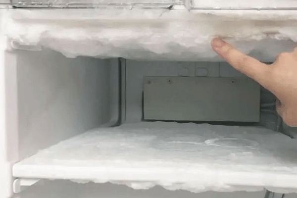 冰箱经常性出现结冰的情况怎么办（冰箱老是结冰该怎么办）