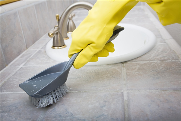 卫生间釉面砖污垢的处理小妙招 卫生间瓷砖有污垢怎么去除