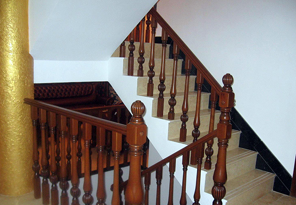 家用楼梯选购方法（家用楼梯怎么选）