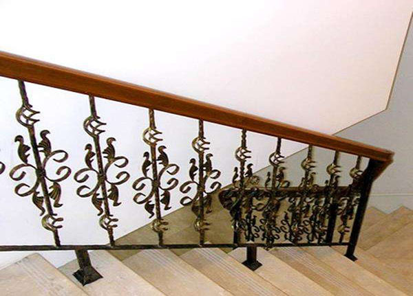 保养铁艺楼梯扶手的小诀窍有哪些（保养铁艺楼梯扶手的小诀窍有哪些呢）