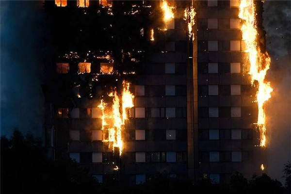 发生火灾时高层住户怎么逃生 高层着火32层怎么逃生 楼下着火楼上怎么逃生