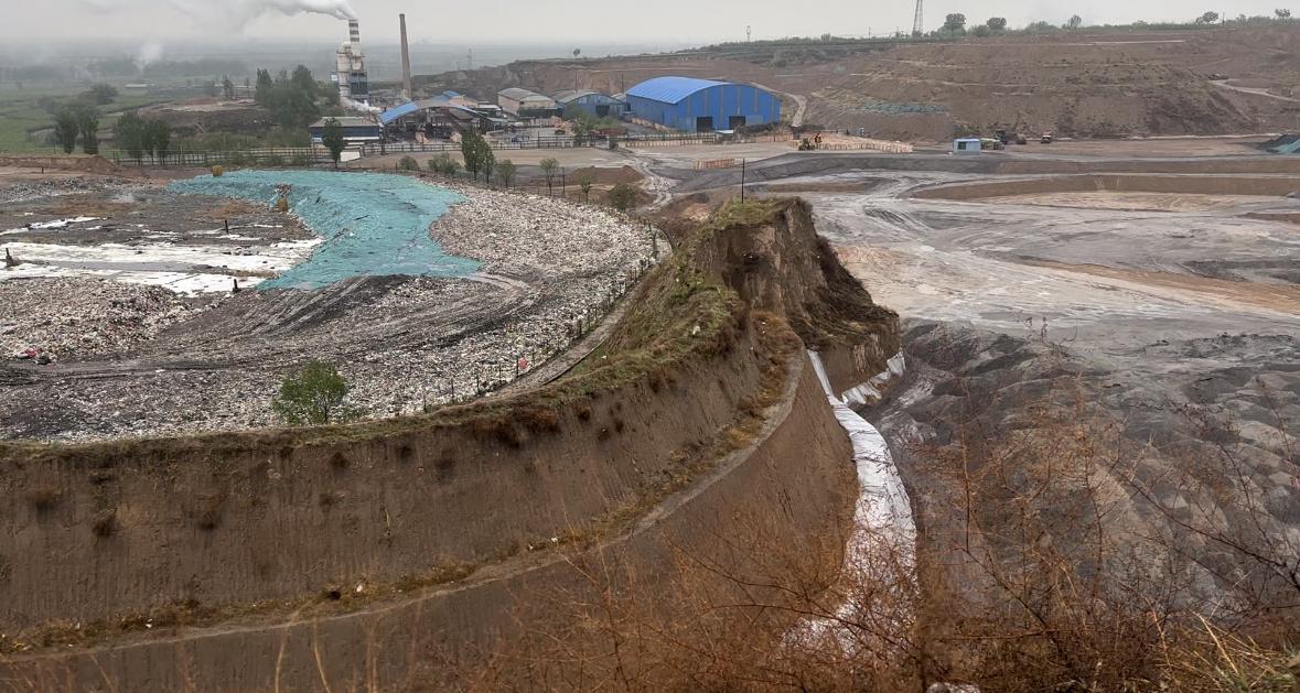 山西平遥200多亩耕地成粉煤灰填埋场（山西省平遥县煤粉厂）