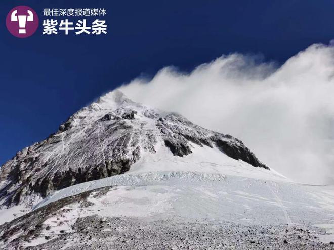 距珠峰頂還有不到400米，兩位攀登者為救人放棄登頂：救人更重要