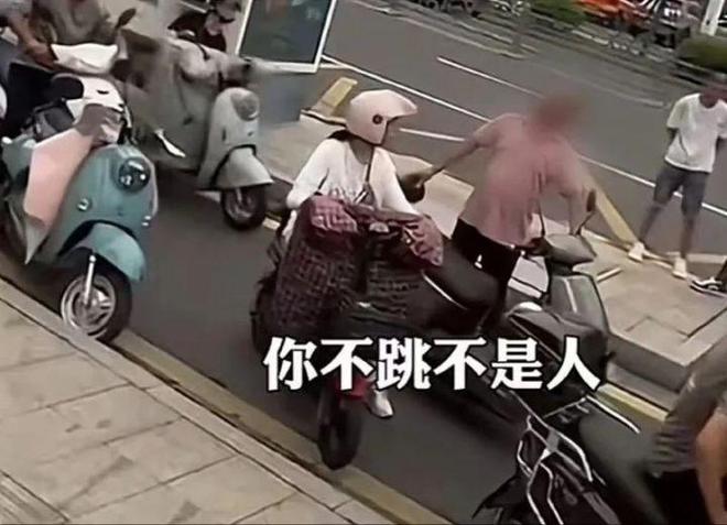 喊“不跳不是人”的沈某身份曝光，妻子：他让全家人都抬不起头来