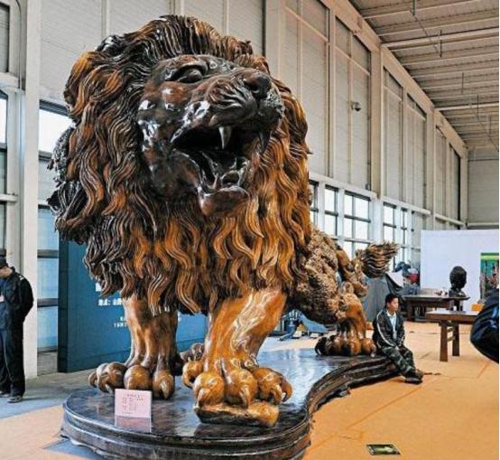 男子雕＂东方雄狮＂根雕300万不卖 东方雄狮雕塑