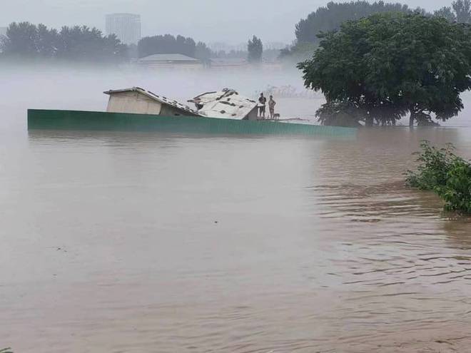 “有生以来见过最大的雨” 极端降雨后民间救援力量正挺进华北