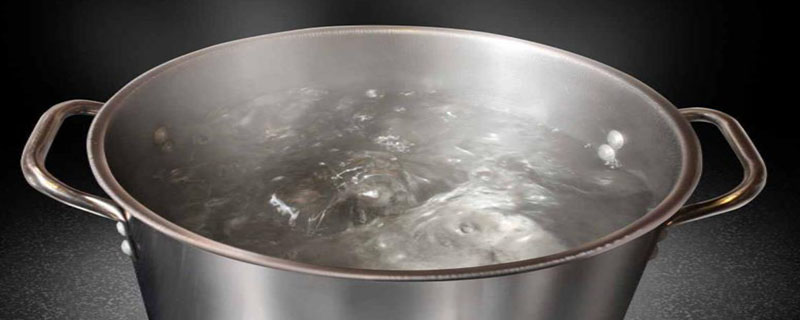 盐水沸点为什么比水高 盐水的沸点高于水的沸点