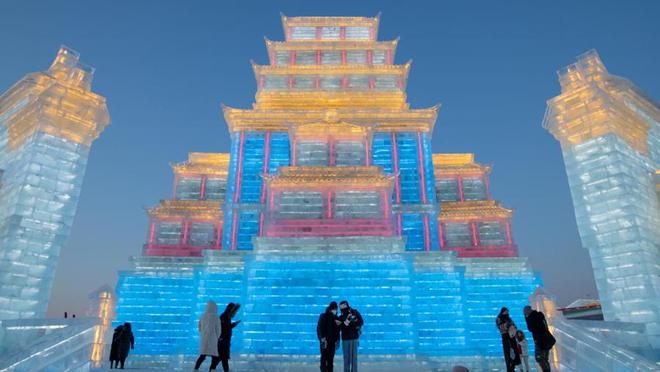 “零下20多度，排隊幾小時”！冰雪大世界開園首日被喊“退票”，哈爾濱官方回應