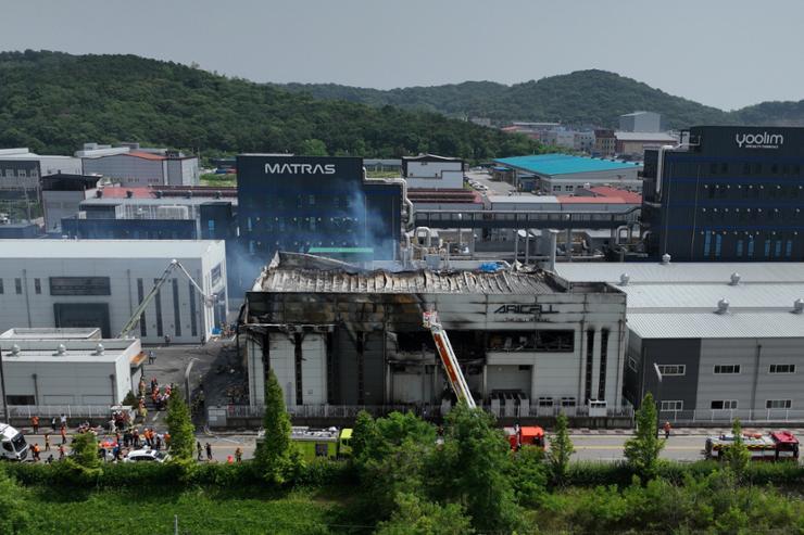 韓國鋰電池廠大火，火勢燃燒近5小時才控制，19名中國公民身亡：鋰電池燃燒難撲滅